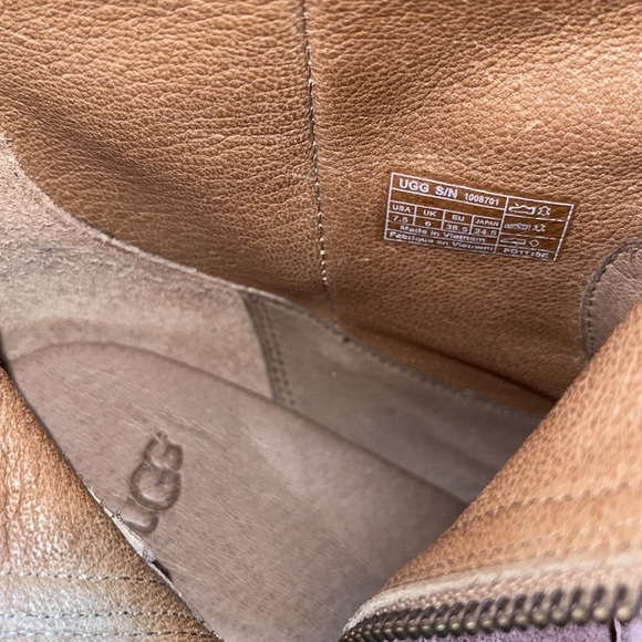 UGG Athena- Size 7.5 Excellent Condition - Picture 12 of 15